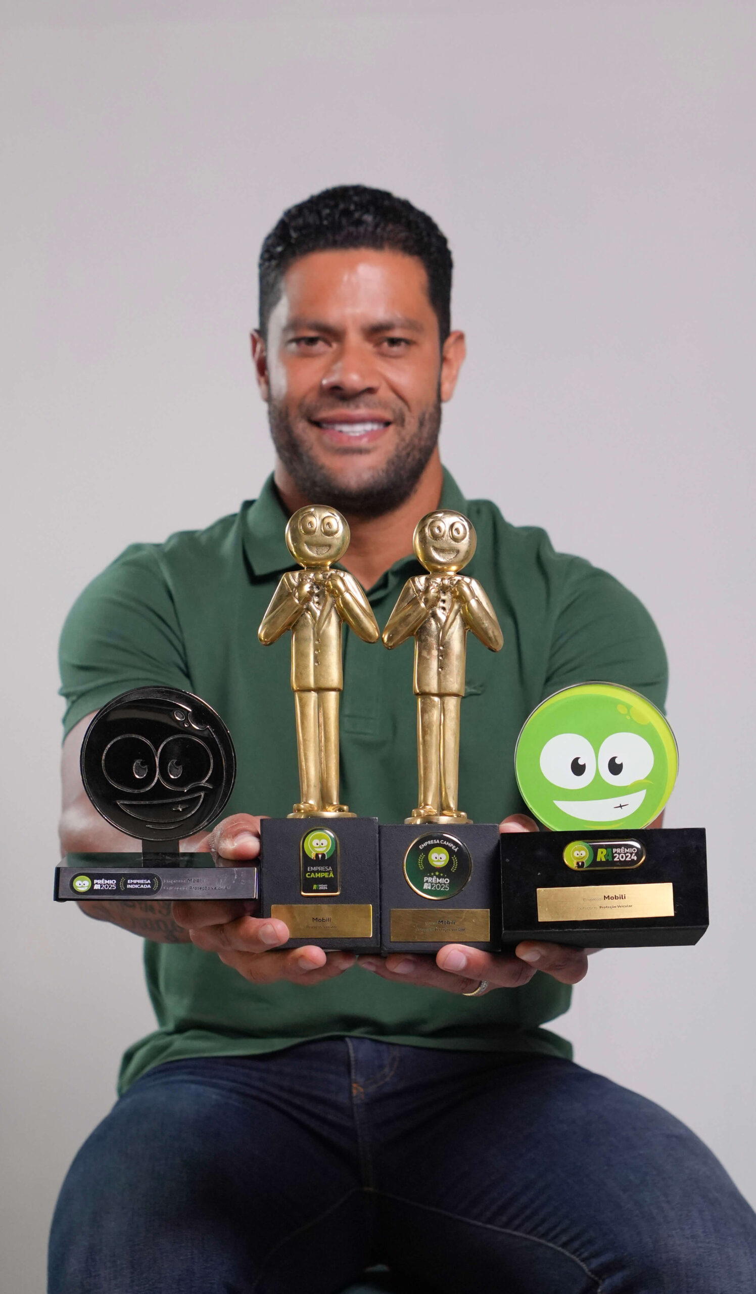 Hulk em ensaio da campanha Mobili