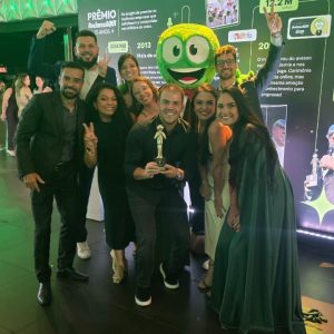 Registro da Mobili durante a premiação Reclame Aqui 2025
