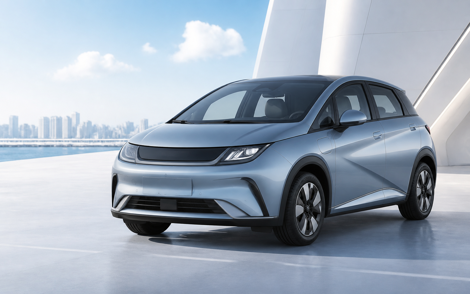 Carro elétrico compacto em ambiente claro